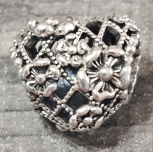 Authentic Pandora Openwork Flower Heart Mommy Charm - Picture 3 of 5